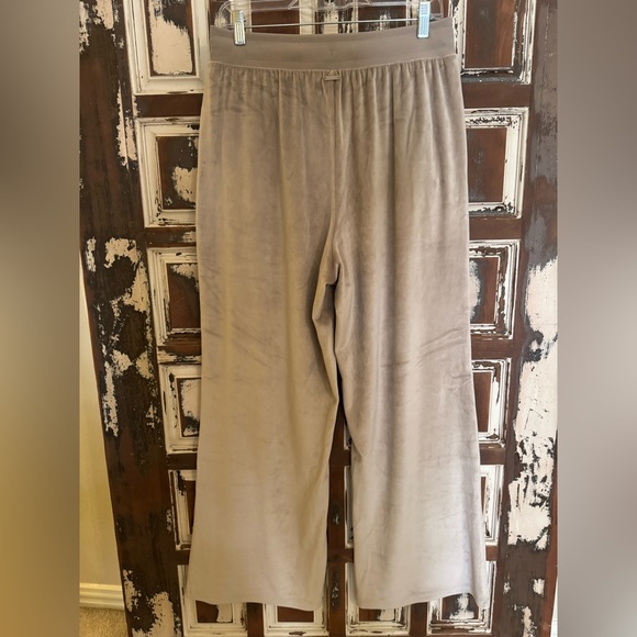 Victoria's Secret Velour High-Rise
Wide Leg Pants - size L - Picture 6 of 7